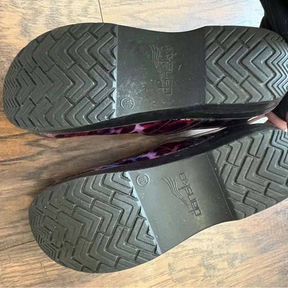 Stylish Women's Multicolor Clogs - Picture 4 of 4